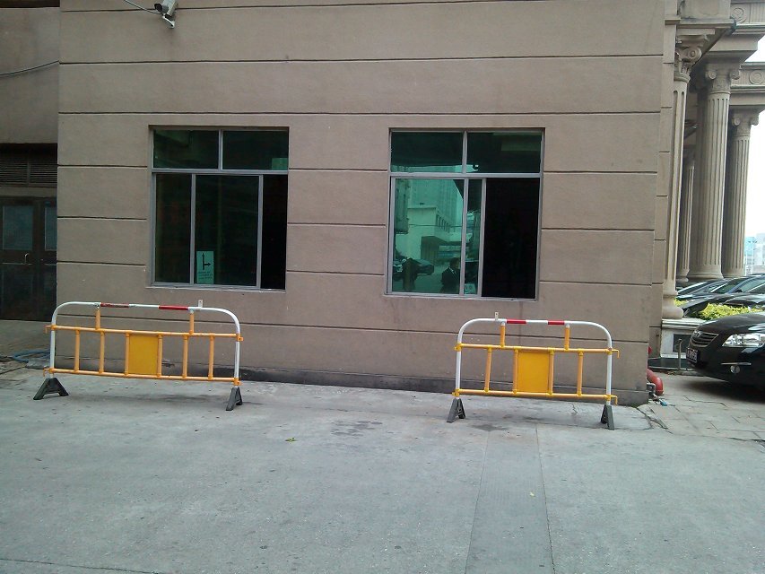 2 m 1 5 m PVC plastic fence Active fence Traffic mobile fence iron horse fence construction