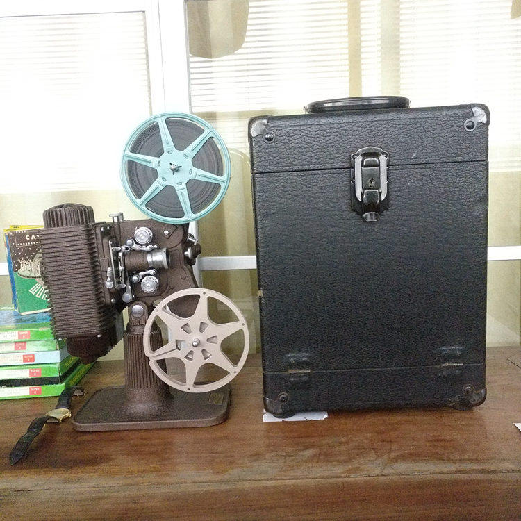 Antique REVERE 8mm old-fashioned movie machine 8mm antique negative film projector with box to send transformer H17