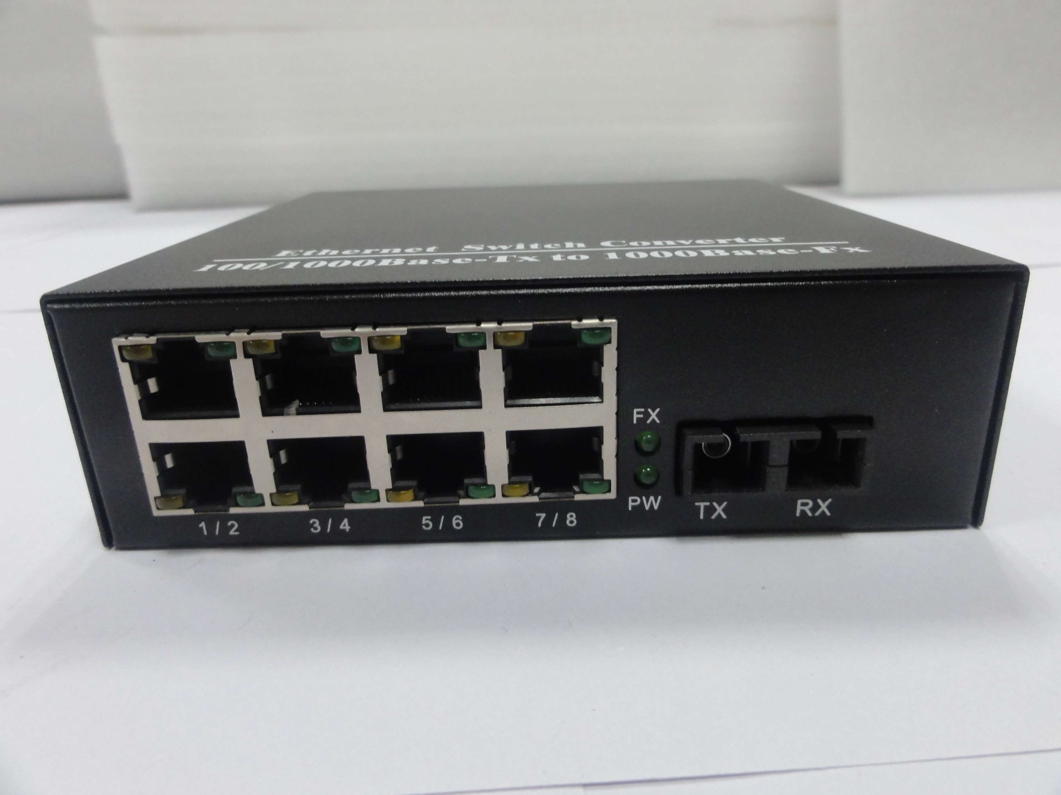 one thousand trillion 1 Light 8 Electric single mode Twin Fiber Transceiver 8-mouth Light Drill Switch 8-Way Network Optical Transmitter and Luther