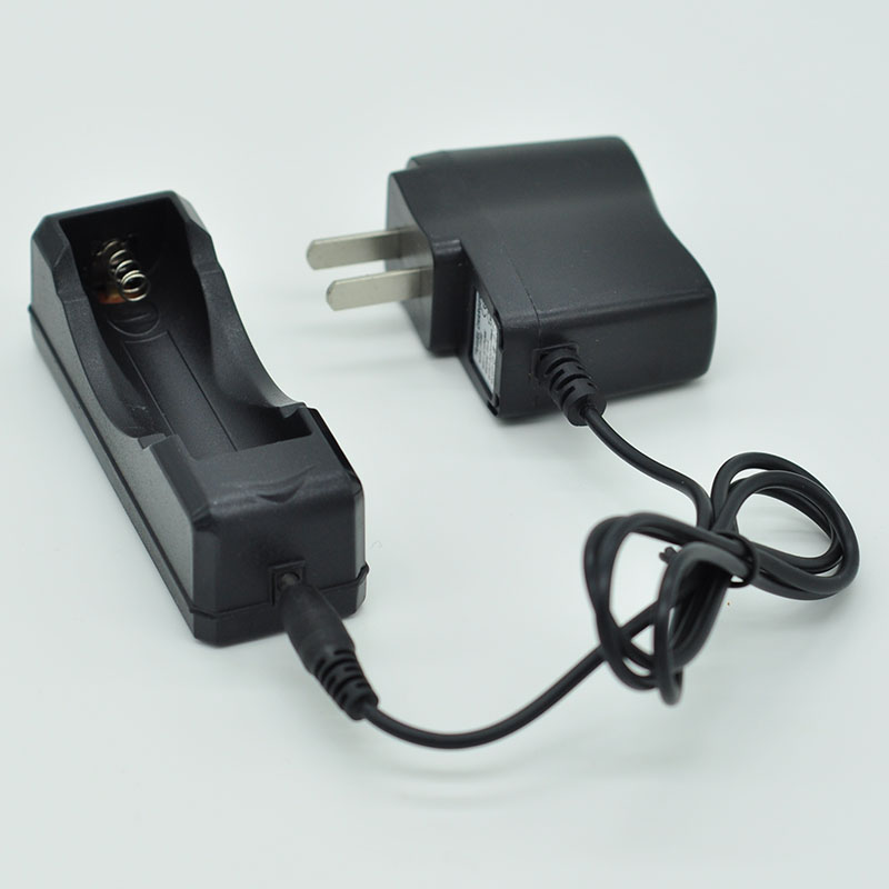 18650 Single-sink charger with straight-charge bright light flashlight Lithium battery original wired seat charging 32g