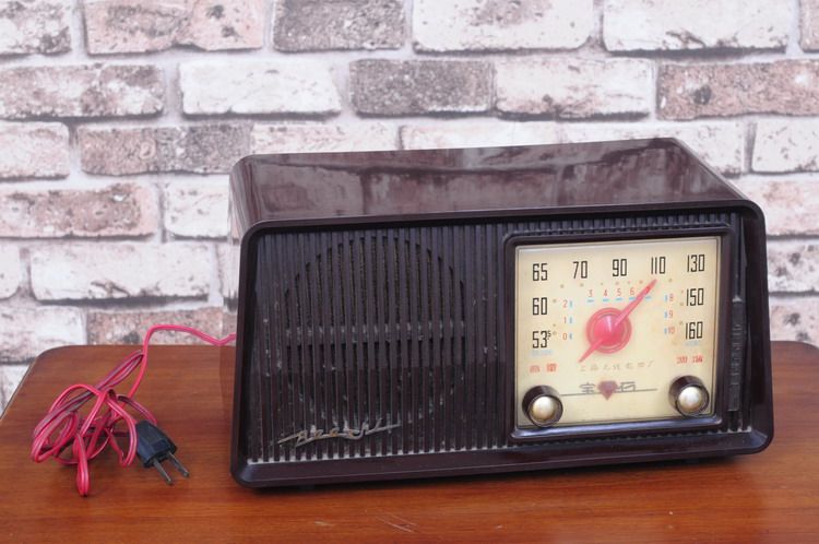 Cultural Revolution boutique radio gem brand collection antiques old objects old Shanghai style old objects film and television