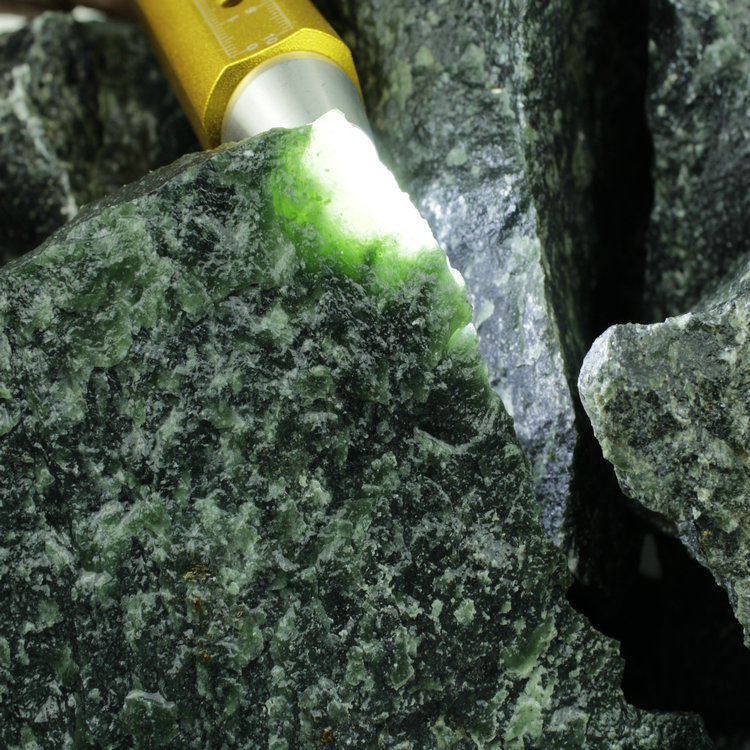 Jade raw stone seed material wool material nude stone Xiu jade side angle material engraving jade pendulum pieces to practice hands for a catty price