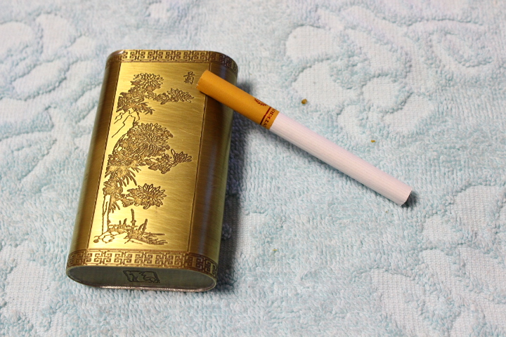 Pure copper cigarette case 10 load dry cigarette smoke infighting tobacco box hand roll of tobacco leaf engraving chrysanthemum upscale retro incense 