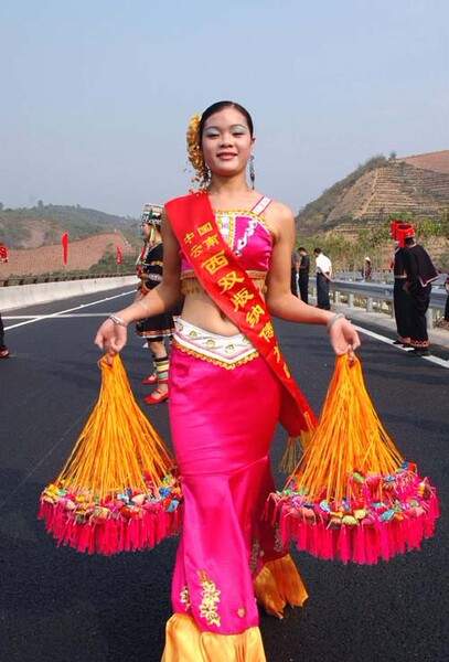 Xishuangbanna Ethnic Specialty Crafts, Fully Hand-Sewn Pendants, Ornaments, Necklaces, Pendants, Dai Ethnic Embroidery Sachets