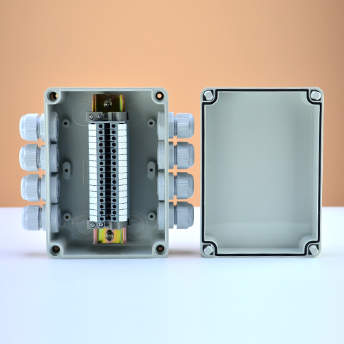 Uka four-in-four out of 16 wiring terminal box waterproof power wearing wire box outdoor rain-proof cable splitting wire box