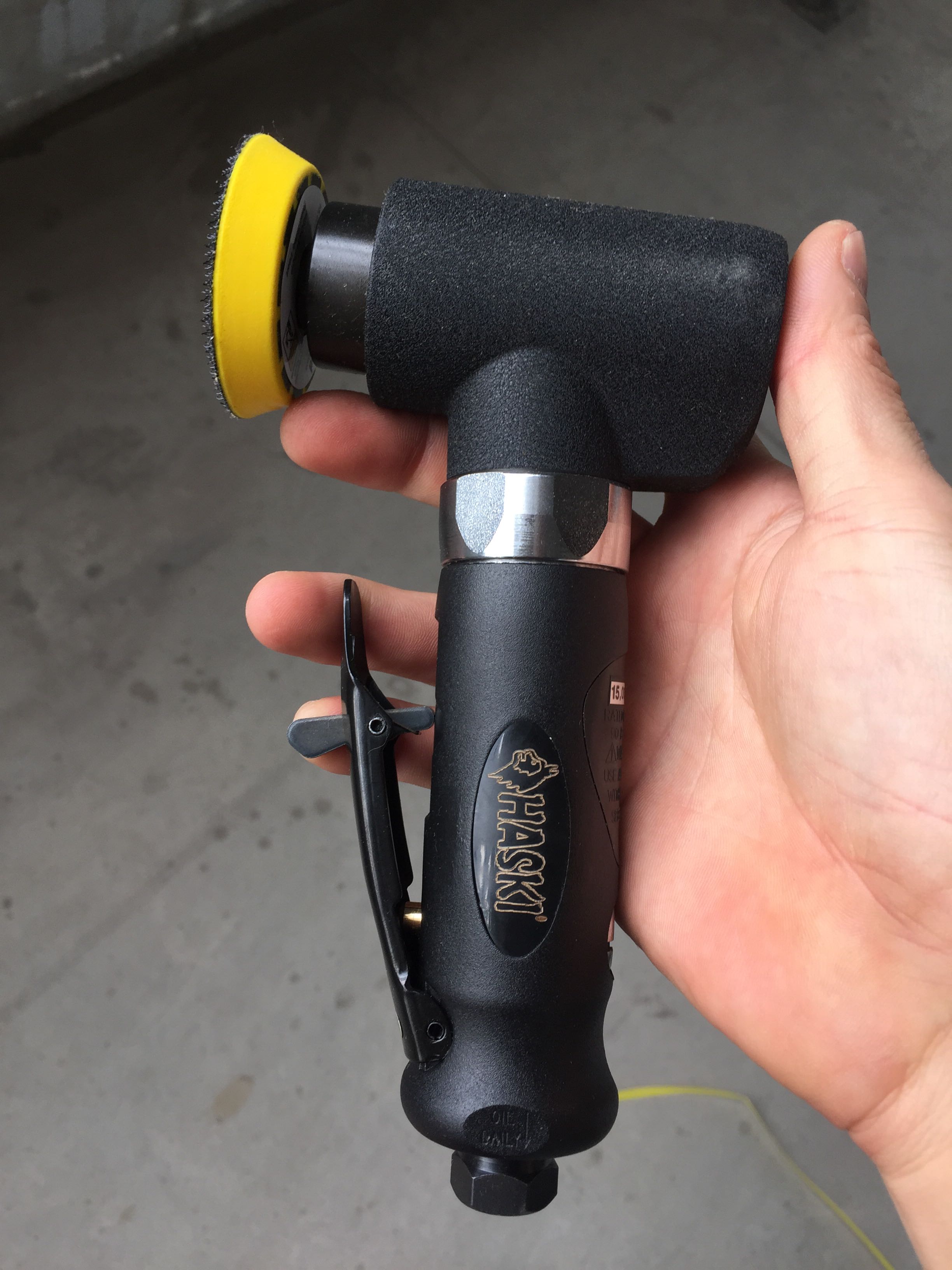 Pneumatic polishing machine