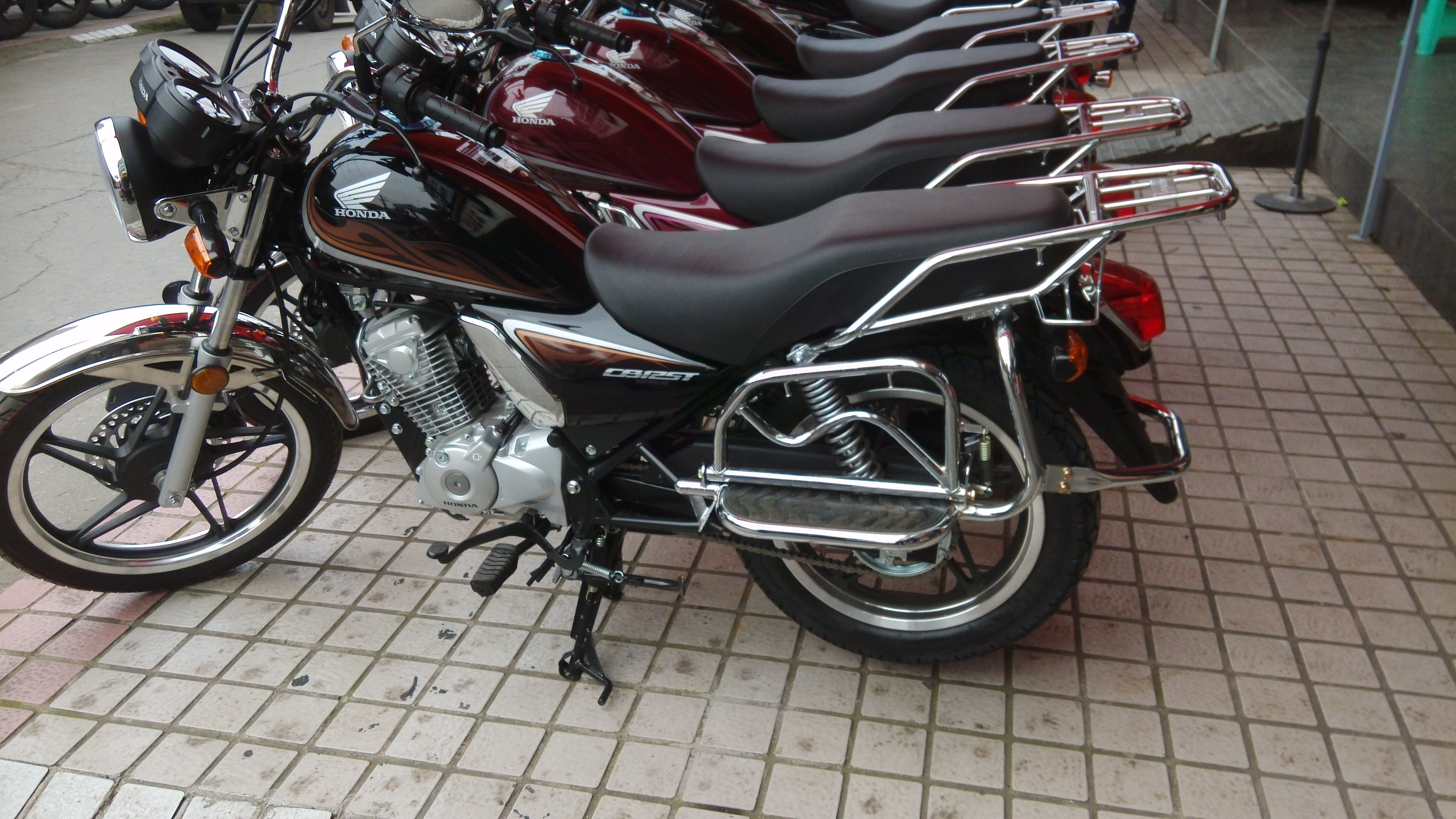 Suitable for new continent Ruimeng Prince SDH125-65 CB125T side flip plate shelf (not selling cars