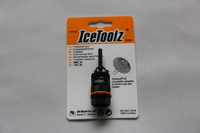 Icetoolz Flywheel Tool Catch Lock Disc Sleeve 09C1 in Flywheel Removal and Installation Tool