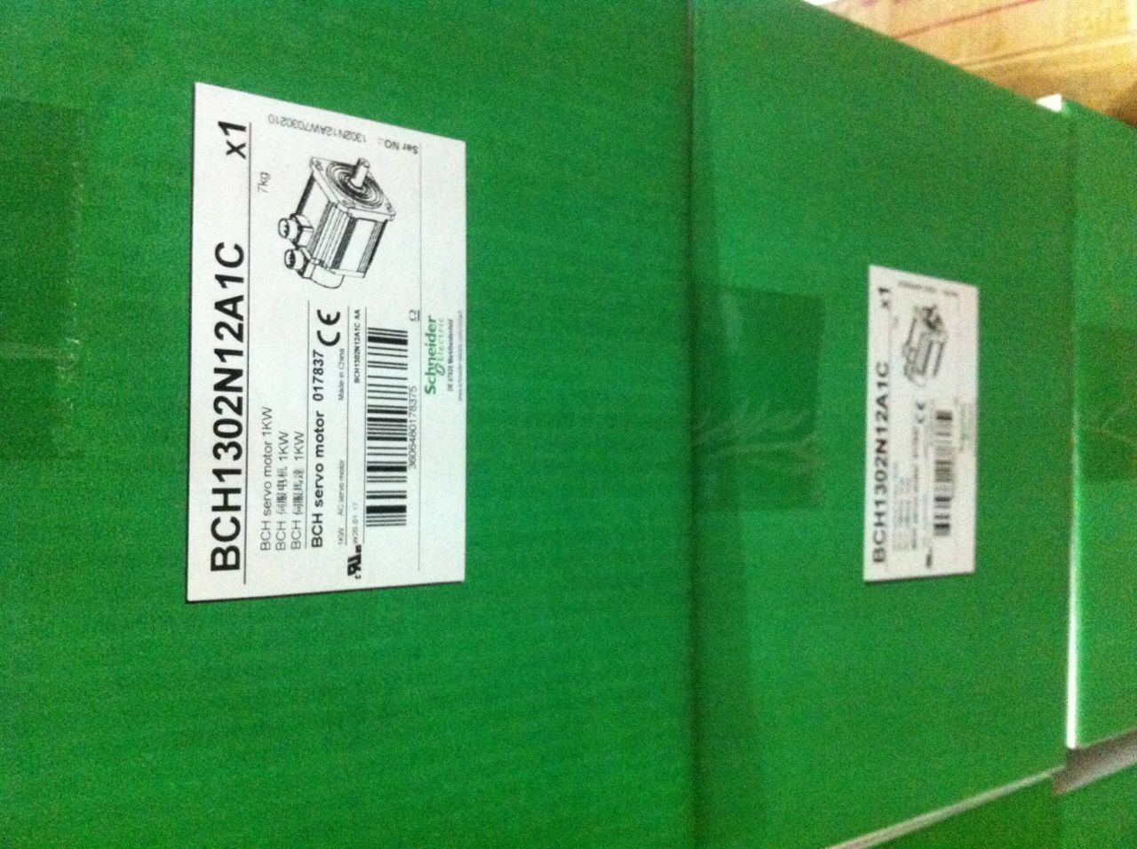 New original dress Schneider BCH0802O12A1C spot warranty for a year before please contact