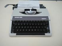 Early vintage SILVER-REED SEIKO mechanical portable English typewriter imported from Japan