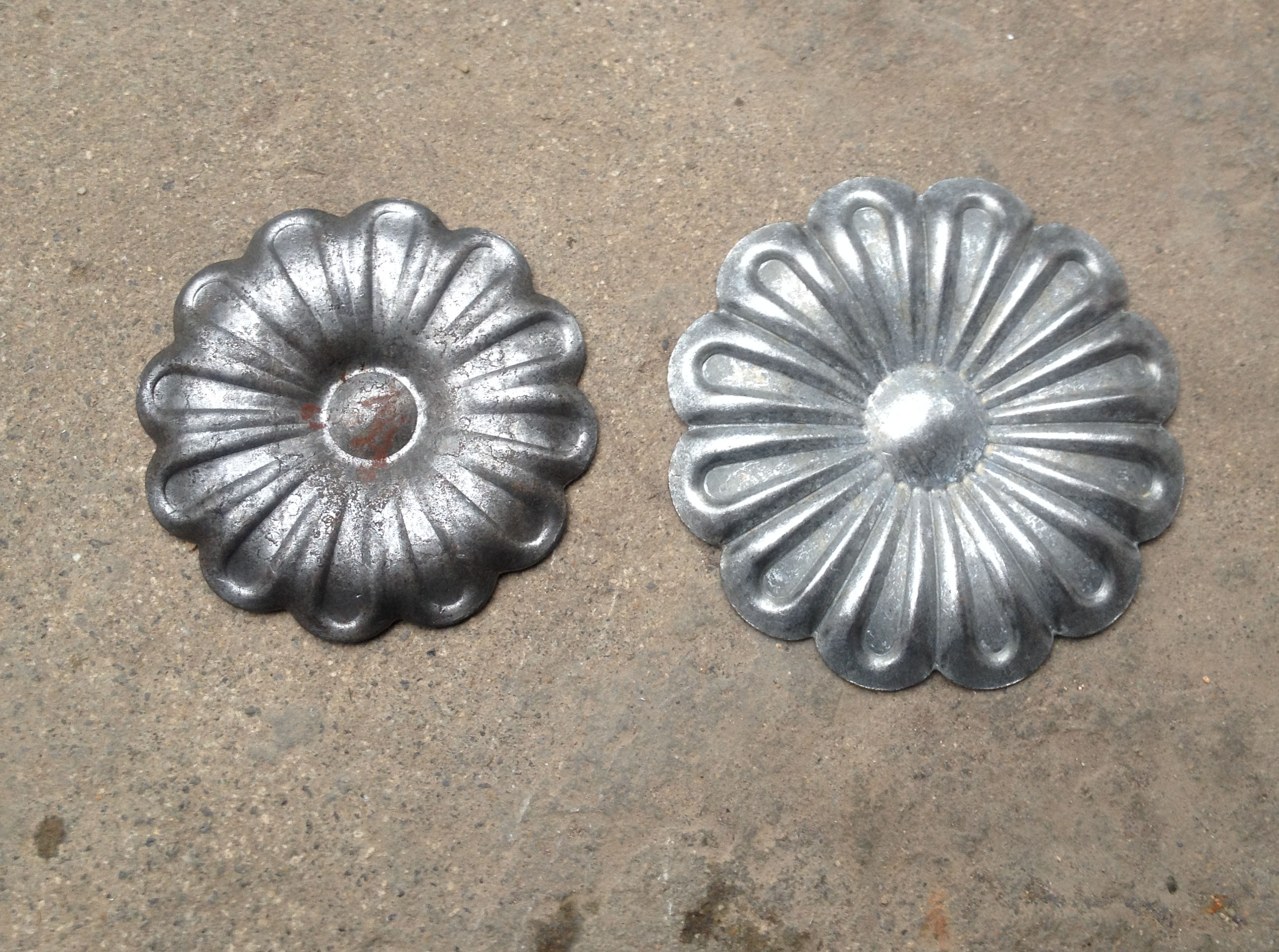 Iron stamping leaf iron accessories forged iron accessories diameter 118 iron accessories stamping pieces iron flowers