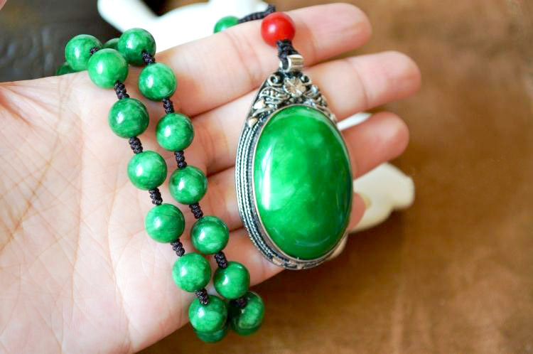 Full Green Ice Glutinous Seed Dry Green Jade Emerald Color Necklace Wool necklace pendant male and female Yupei jade pendant decorated pendant
