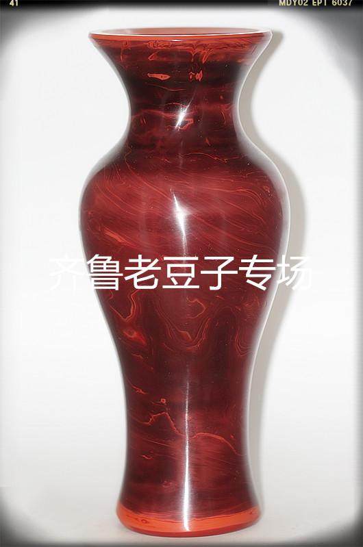 In the 1950s, the old Boshan Meisulfur Factory handmade orphaned product full of flowers and chicken liver stone colored glass vase. Glass beauty bottle