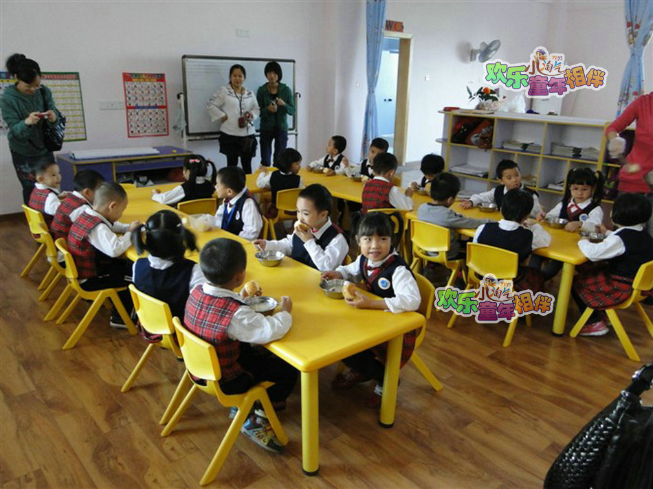 Factory direct sales Kindergarten tables and chairs Six-person tables Learning tables Children's tables and chairs Plastic tables and chairs Desks and chairs