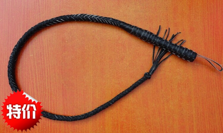(Bull's Leather Whip) flush with promotion Black one-meter soft whipped martial arts whip Fitness-proof leather whip (leather handle)