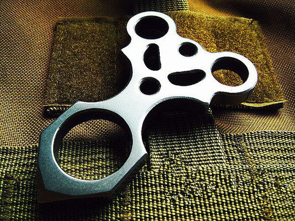 Bad Mickey cutting stainless steel EDC key buckle multi - purpose key broken window tool hanging around