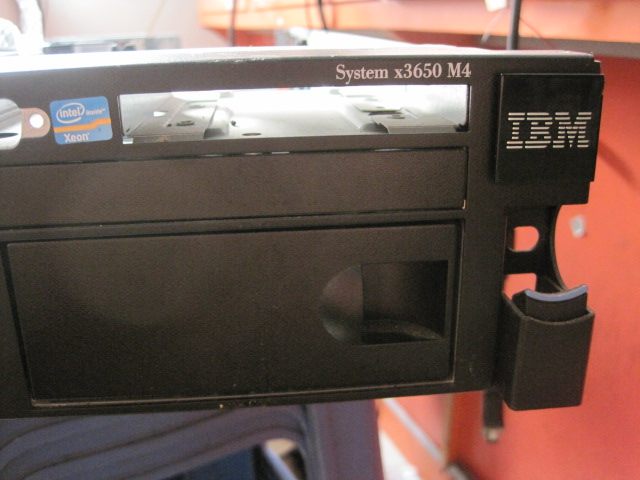 IBM X3650M4 main front panel