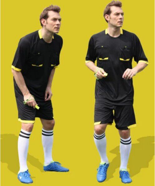2015 European Cup football referee's football referee equipped with World Cup new football referee