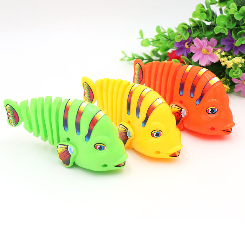 Creative children's educational chain colorful swinging fish clockwork toys will shake the tail baby winding toys small fish