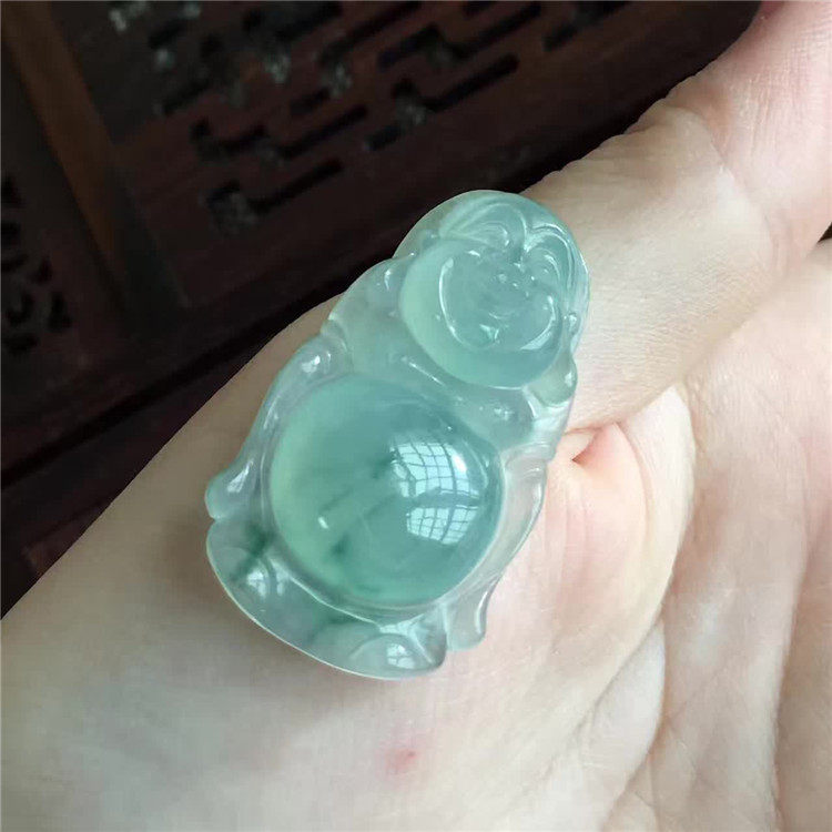 (Mingkai jadeite) natural A cargo jadeite old pit ice floating flower station Buddha