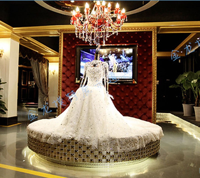 Empress Vera's upscale Plated Female Model Shop Windows Showcase Wedding Dress Model Props Fake Human Props Golden Dragon Model