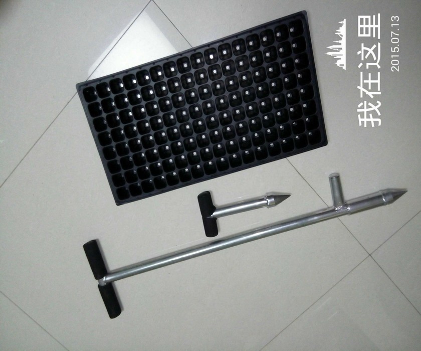 () Breathizer Mulch Mulch Puncher hole-in-hole Transplanter Transplanter to pick up a planter to take earth and drill