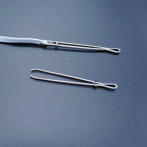 Кусок рыхлых колготок, пронзительная игла, пирсинг говяжьи сухожили