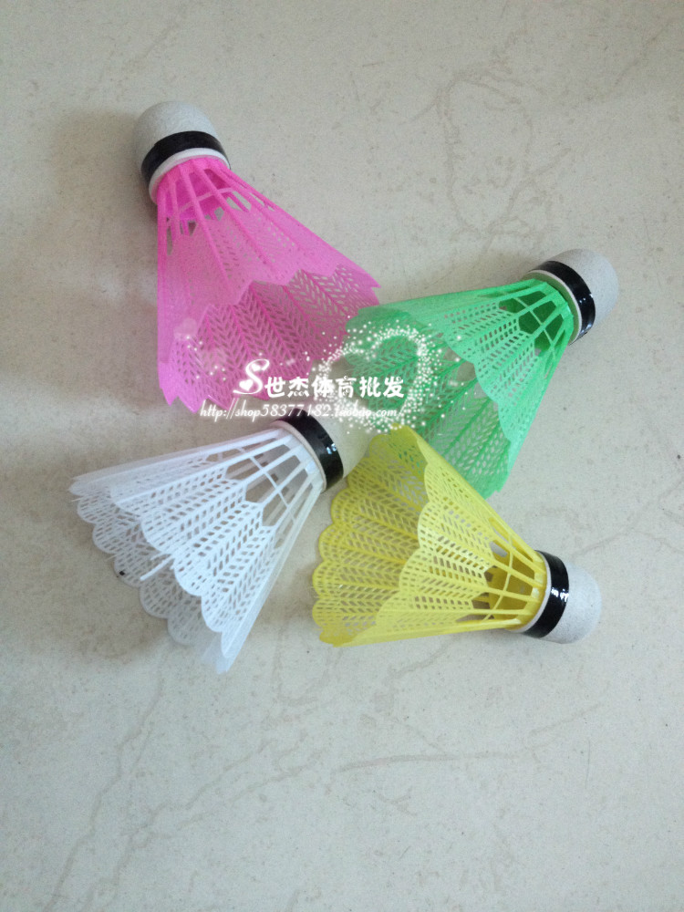 Entertainment with ball Nylon ball Nylon badminton Plastics Badminton 12 only 2 buckets for shooting