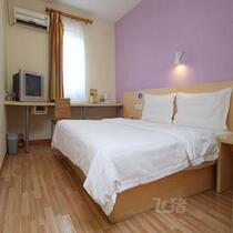 7 Days Hotel Chain Hotel · Chengdu Century City New Convention and Exhibition Center Store Ali exclusive bed room