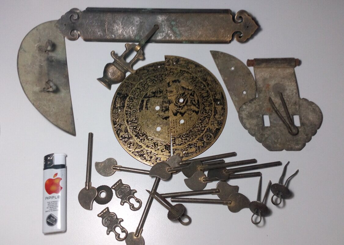 The Republic of China is innate with an old bronze piece engraving old bronze pieces pretty