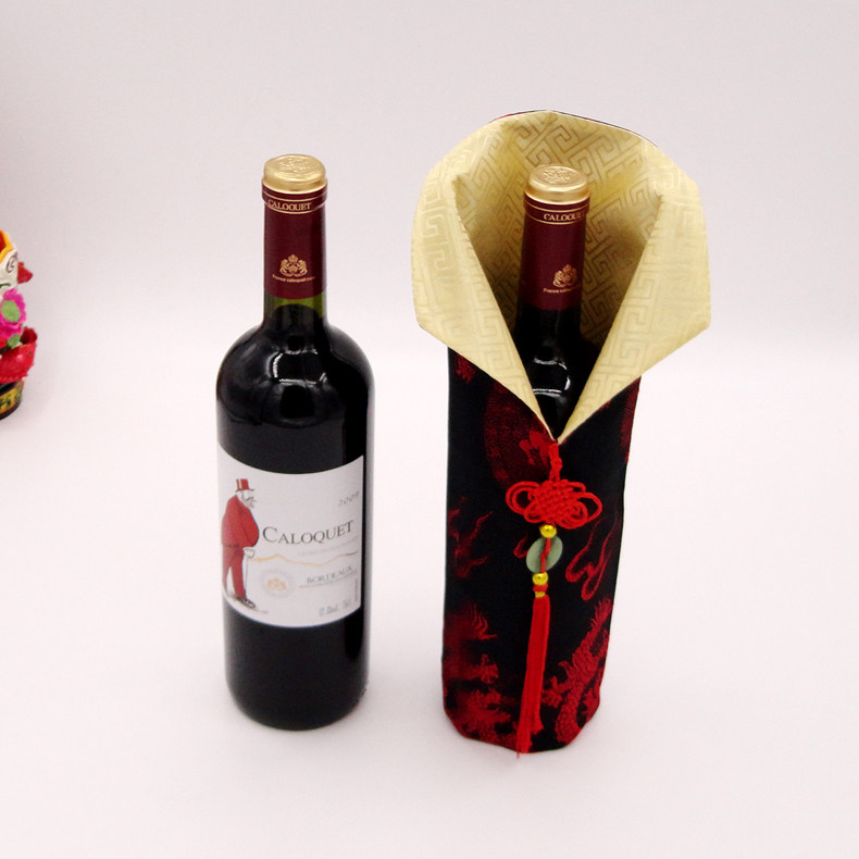 Chinoiserie special wine bottle set Silk cheongsam bottle sleeve versatile wine bottle sleeve silk red wine set with jade pendant