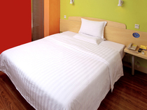 7 Days Hotel chain hotel · Kunming railway station civil aviation airport bus station store Ali exclusive bed room