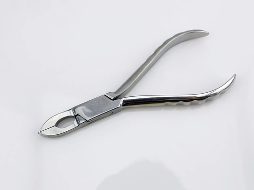 Плозослойки закрывают плоскогубцы из нержавеющей стали.