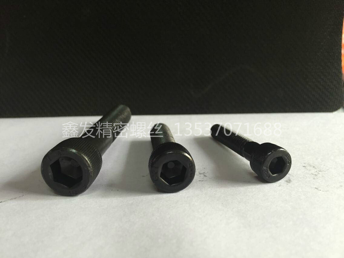 12 Grade 9 alloy steel cylindrical head socket head cap screws (cup head) M18