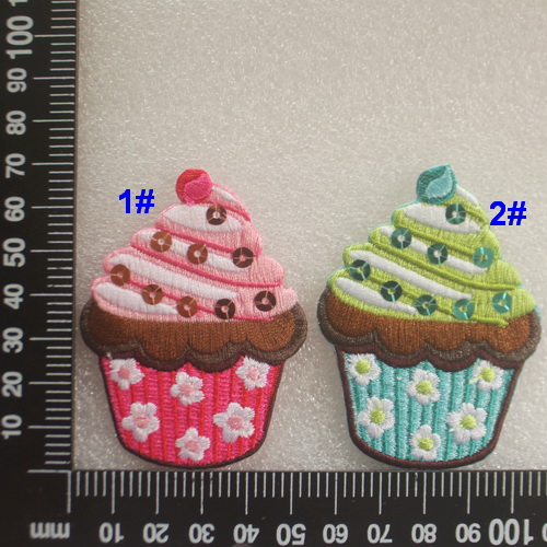 Heart embroidery bright green ice-skin cake embroidery back adhesive cloth ironing patch 5*7CM