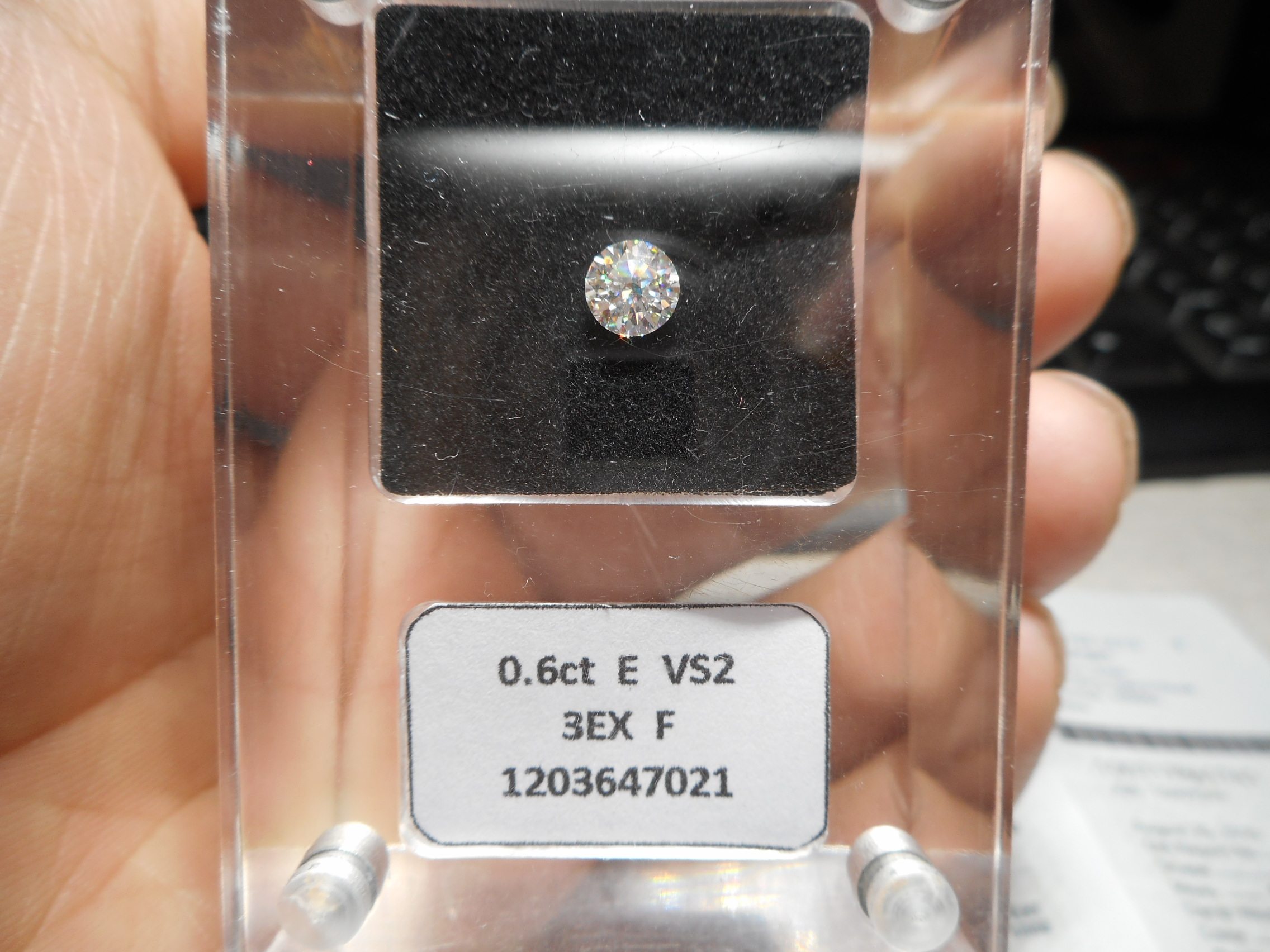 Left pavilion right Lie GIA naked drill 0 6ct E VS2 3EX 3EX N Diamond Tianjin Little Li