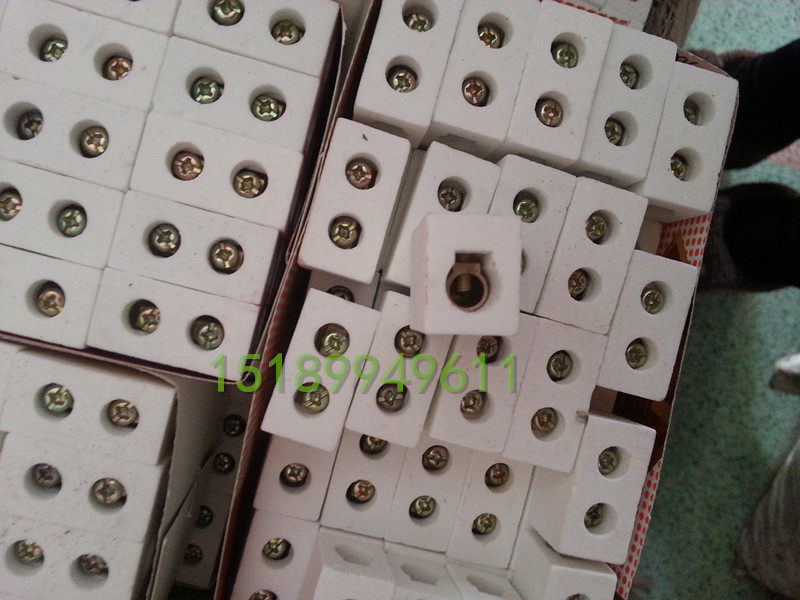 Industrial ceramic binding post high frequency porcelain small two-eye porcelain connector large two-eye high temperature resistant wiring terminal wiring terminal
