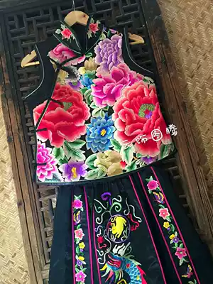 Cloud decoration totem original hand-made women's top horse clip ethnic style hand embroidery New embroidery dazzling big flower horse clip waistcoat