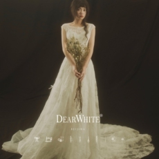 платье 亲爱的白原创《花海》新娘蕾丝轻婚纱主纱白色法式订婚礼服出门纱