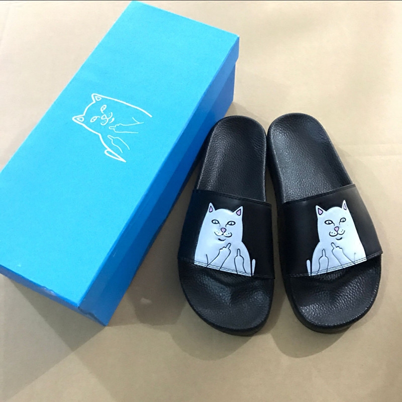 European and American Street Fashion Brand Cheap Cat Slippers, Summer Non-Slip Home Sandals, Beach Slippers for Men and Women, Couple's Middle Finger Cat Flip-Flops