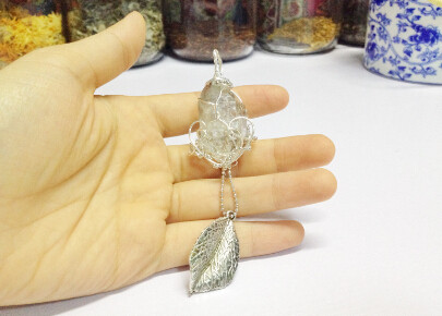 Has been out (back to that era No 88)JO's winding art clear pendant solitary product