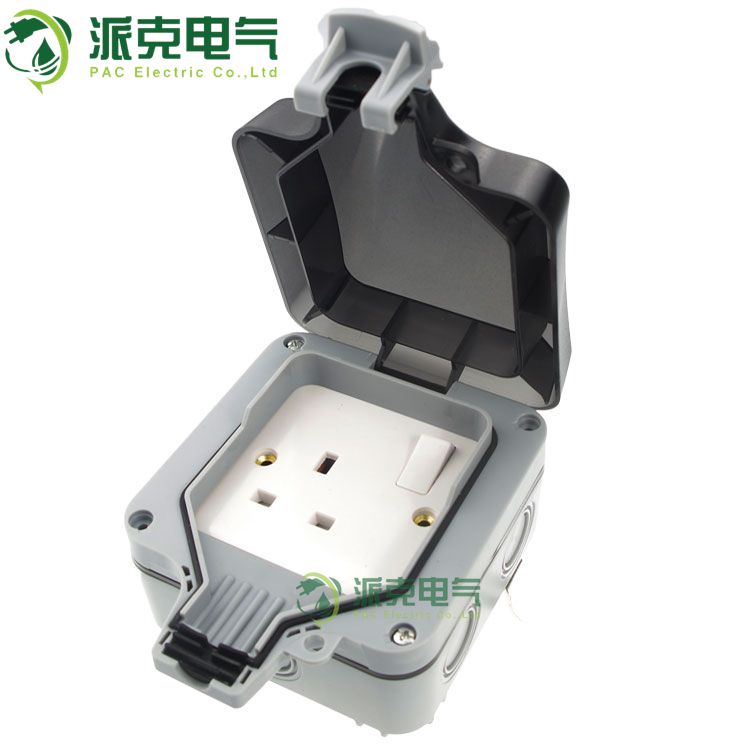 Outdoor British waterproof socket Surface mounted three-hole waterproof outdoor rainproof socket Powder room power outlet