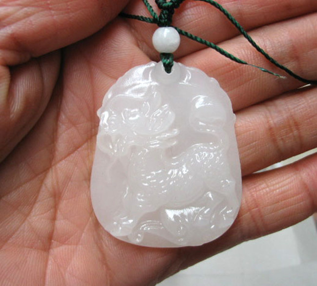 Natural Afghan white jade delicate suet unicorn jade pendant unicorn pendant to attract wealth and wealth pendant