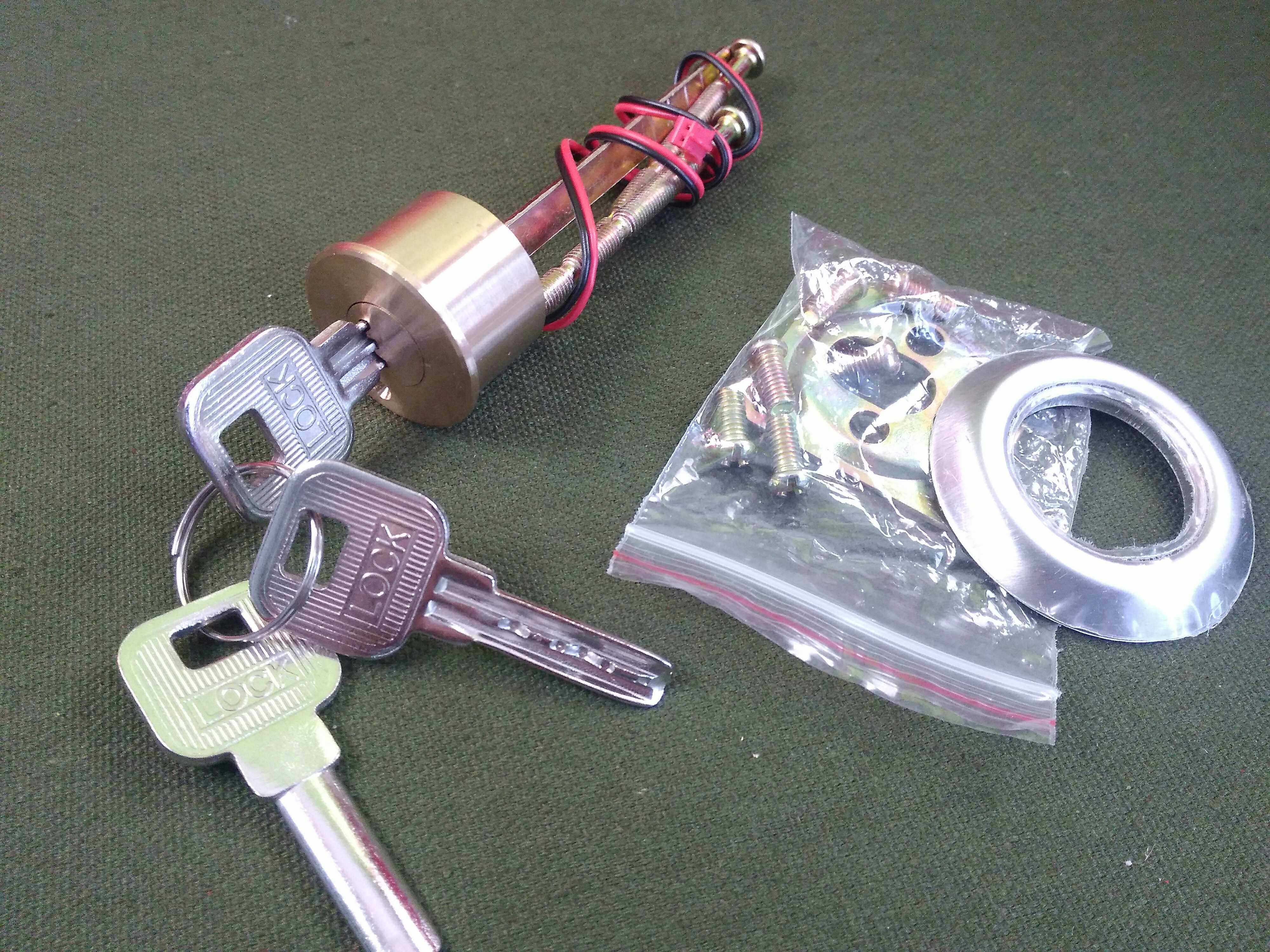 Universal electric control lock motor smart lock cylinder with light lock head