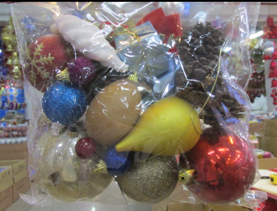 Christmas decoration shopping mall hotel decoration scenery Christmas tree decoration hanging ornaments many bags of ornaments new 8