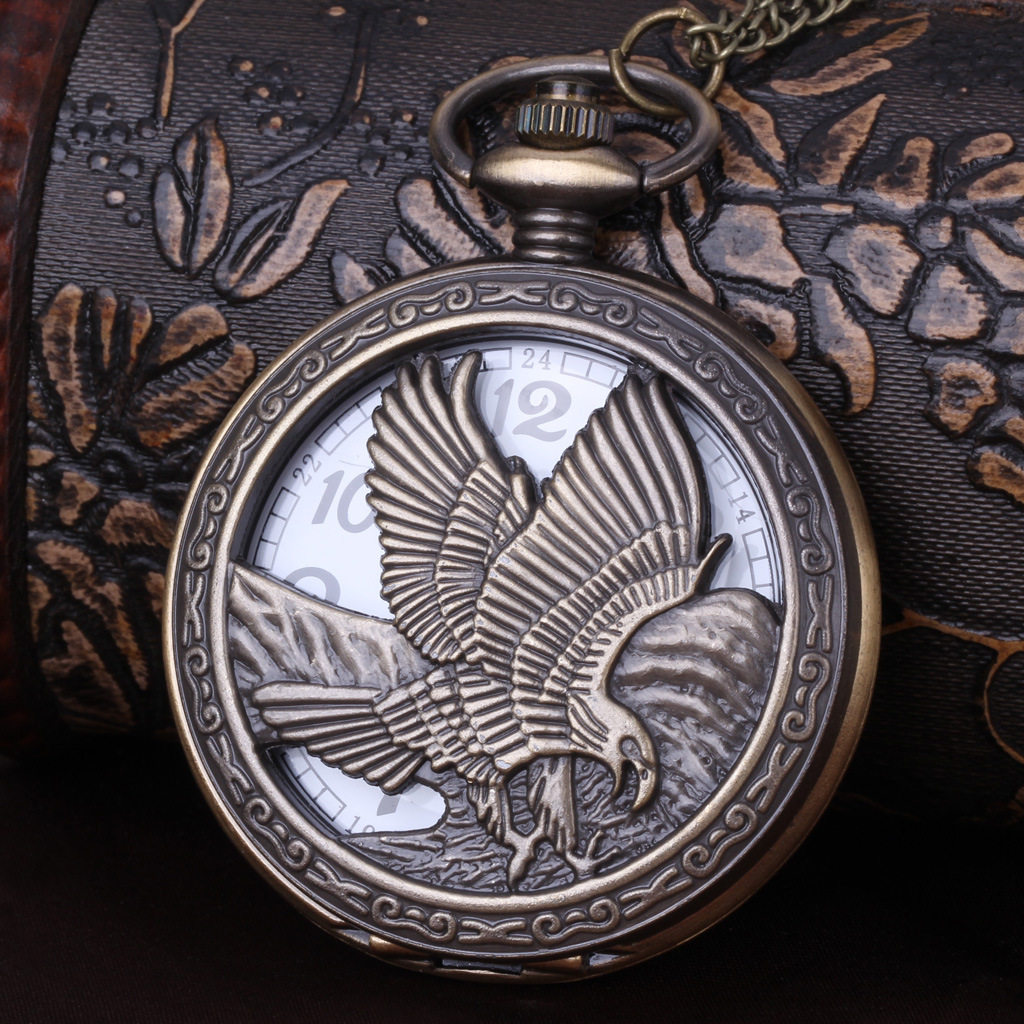 Large number of retro engraving Old Eagle Eagle Wings with nostalgic hollowed-out Waimeter quartz Waimeter 8107