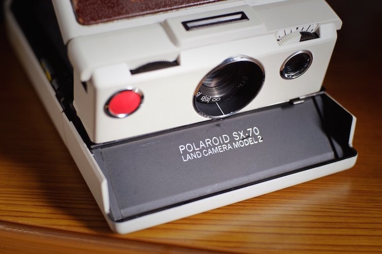 Polaroid sx-70 model2 white machine alpha version with baby bag and tripod hole