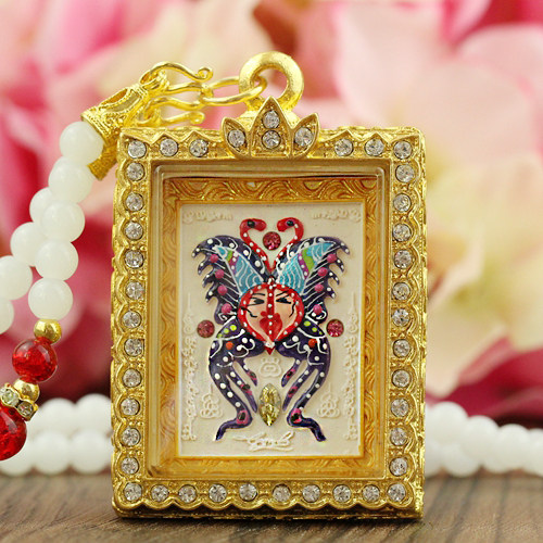 Play in the Thai Buddhist Big Mold Butterfly