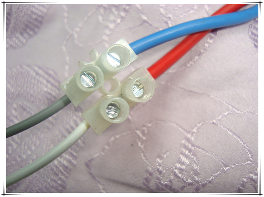 Connector for wire connection terminals in wire connection terminals