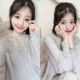 Daxi tự làm 2018 mùa thu mới nửa cổ áo voan cao cổ nữ có một chiếc áo dài ren mỏng tay dài áo sơ mi voan Áo sơ mi chiffon ren
